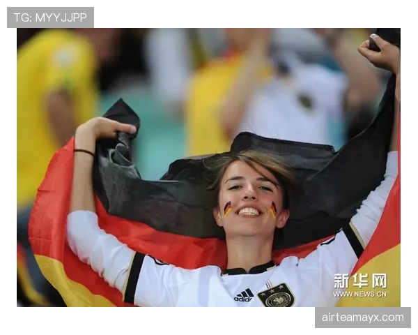 德国球迷激情合唱点燃世界杯氛围,助威热潮持续升温引关注 德国球迷激情合唱点燃世界杯氛围,助威热潮持续升温引关注