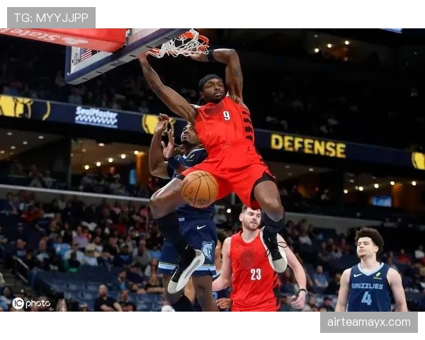 格兰特·威廉姆斯挡拆对位内线造错位 三分威胁胜上季