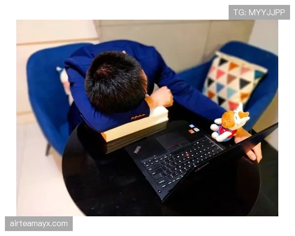 李月汝居然把家里厨房弄成训练场，普通人想象不到的自律啊！